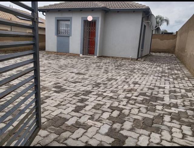 2 BEDROOM HOUSE FOR SALE IN RIVERSIDE VIEW EXT 35